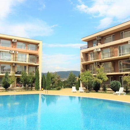 Holiday-Orchid Menada Apartments ซันนีบีช ภายนอก รูปภาพ