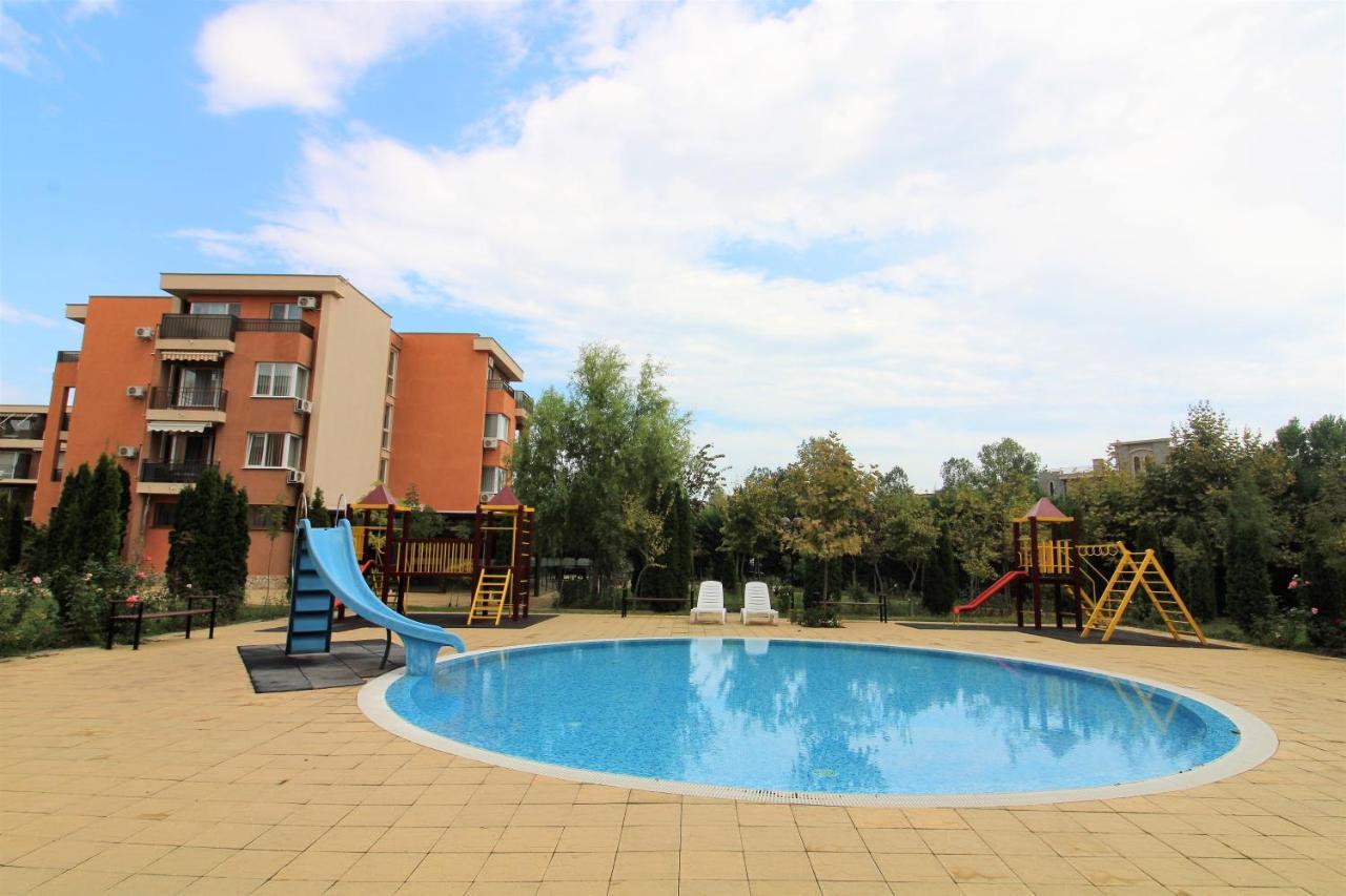 Holiday-Orchid Menada Apartments ซันนีบีช ภายนอก รูปภาพ