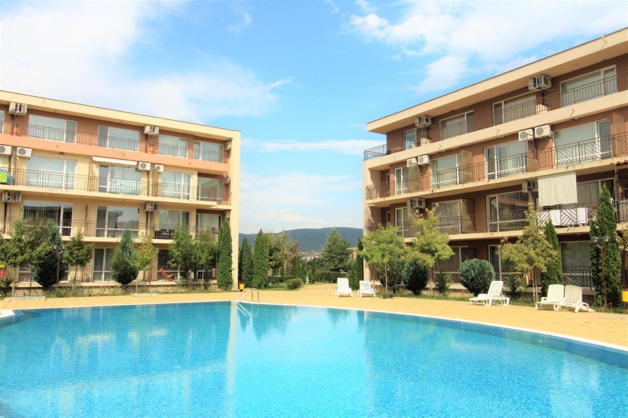 Holiday-Orchid Menada Apartments ซันนีบีช ภายนอก รูปภาพ