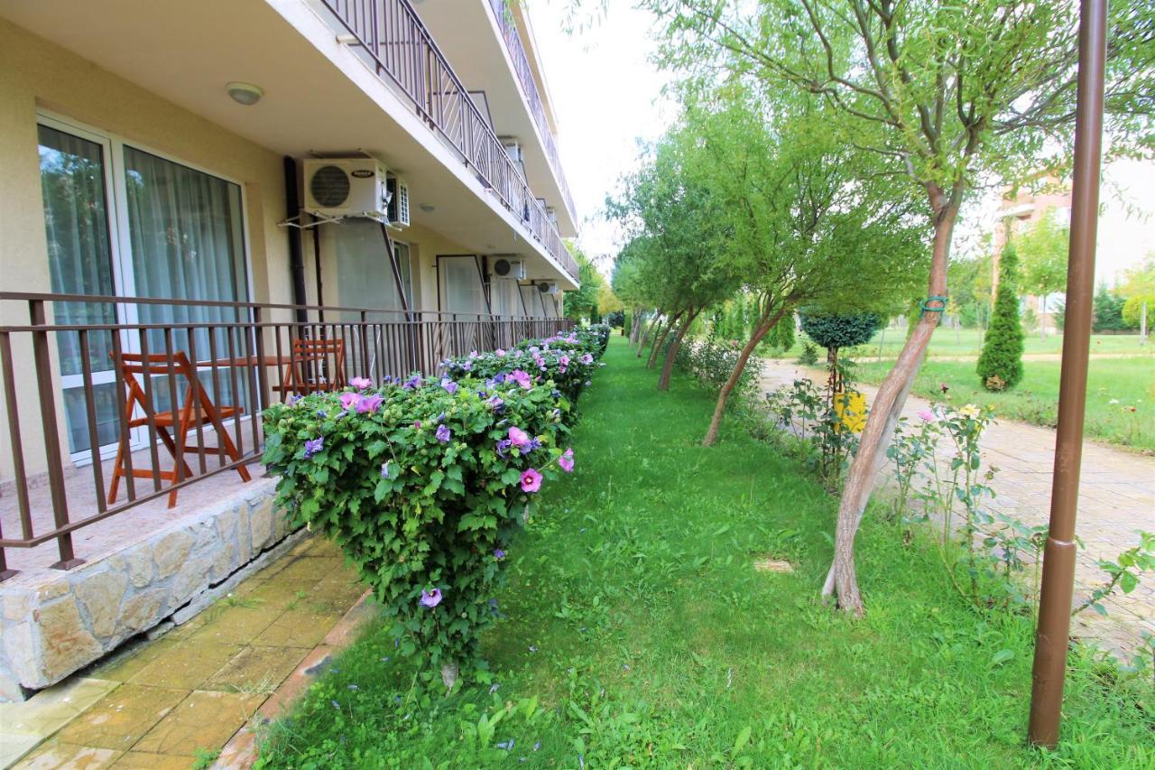 Holiday-Orchid Menada Apartments ซันนีบีช ภายนอก รูปภาพ