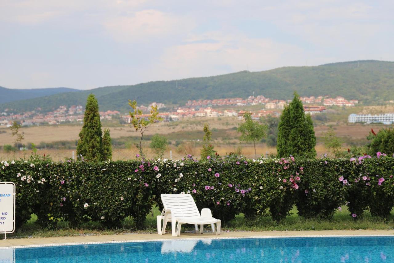 Holiday-Orchid Menada Apartments ซันนีบีช ภายนอก รูปภาพ
